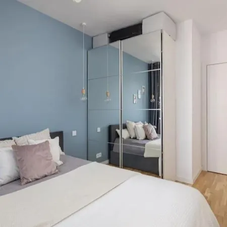 New 2-bedroom - Close To Chopin Airport