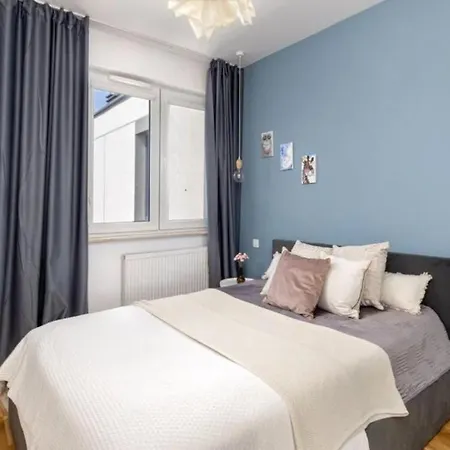 New 2-bedroom - Close To Chopin Airport Warsaw